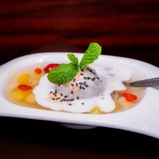 Che Khoai Mon Bach Qua - House Taro Dessert.