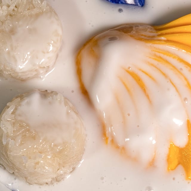 Xoi Xoai - Mango Sticky Rice.