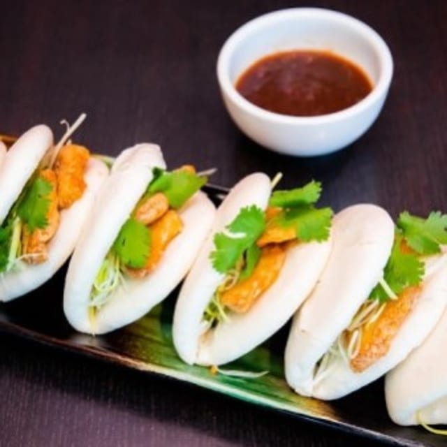 41. Vit Quay Bac Kinh - Vegan Duck with Steam Buns.